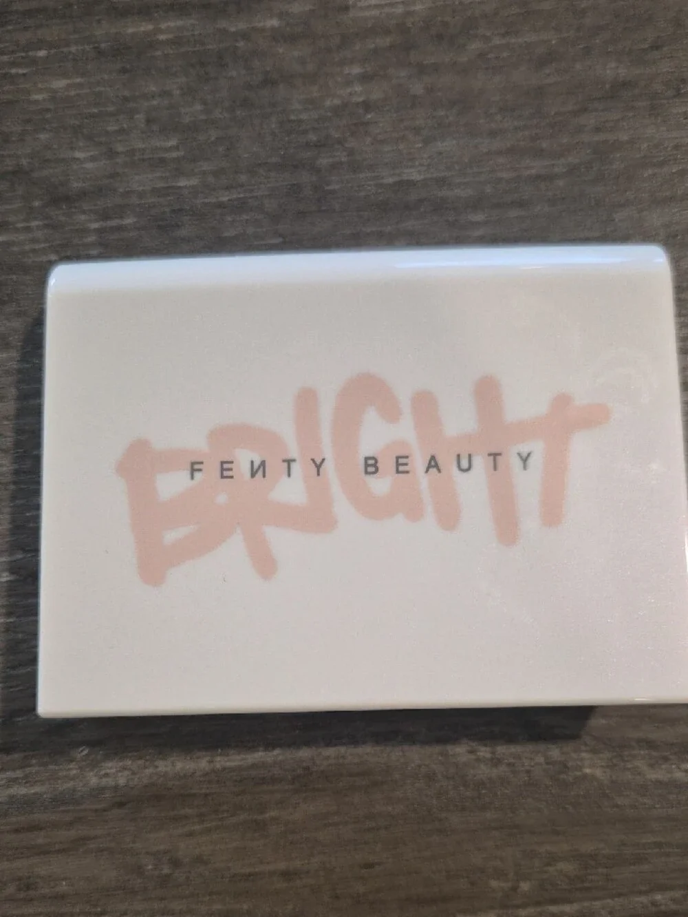 Fenty Beauty Bright Fix Instant Brightening & Blurring Powder - Bright (White)